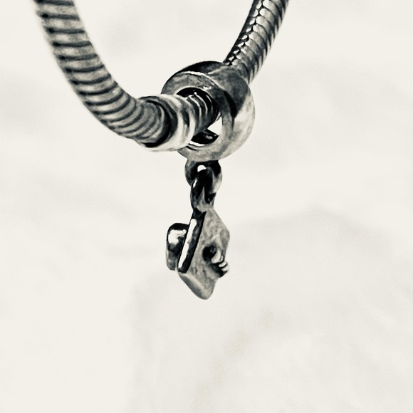 Pandora dangle graduation cap charm - Picture 2 of 8